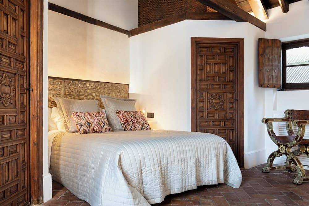 Ganze Wohnung, Casa Palacio Gandesa, Ap private Terrrace. Pool in Casco Antiguo, Sevilla