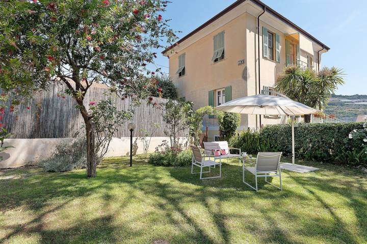 Geheel appartement, 'Casa Lena' - 2-kamerappartement met tuin en Wi-Fi in Taggia (City), Taggia