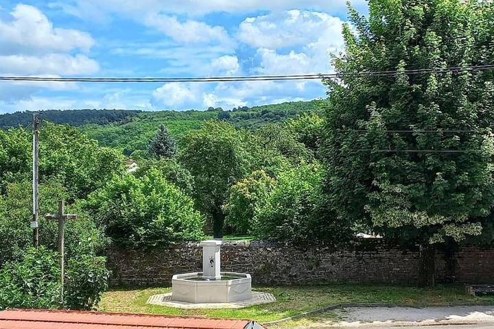 Gîte pour 2 personnes, avec vue et jardin dans Sainte-Agnès (Jura)
