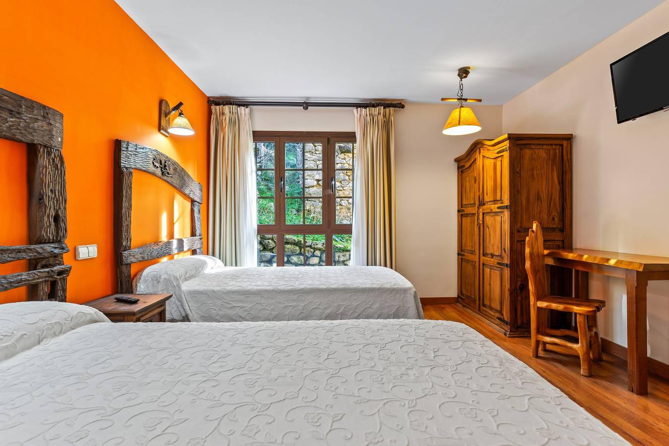 Landhaus 'El Acebo' mit Gemeinschaftspool, Gemeinschaftsgarten und Wi-Fi in Gamonedo, Cangas de Onís