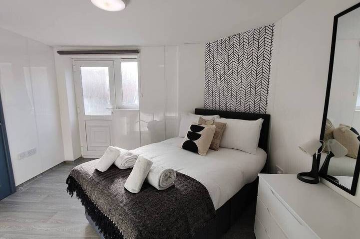 Ganze Wohnung, 2 Bed • 2 En-Suites • Kitchen • Contractor Base in Swansea, Swansea und Umgebung