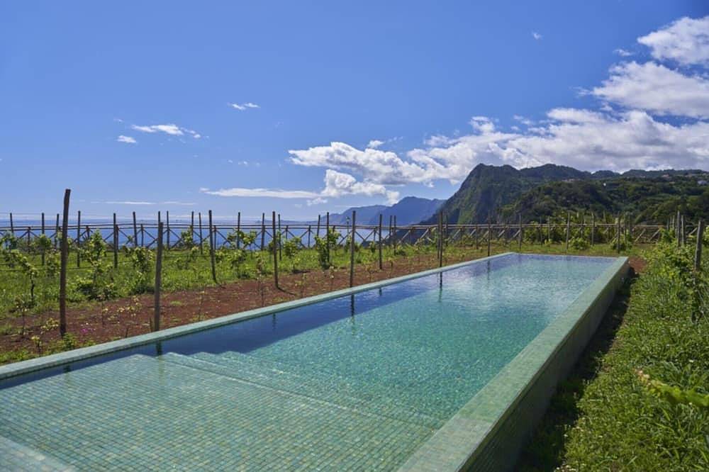 Romantic Ocean-View Room Perfect for Couples Seeking Sunsets & Serenity in Santana, Madeira