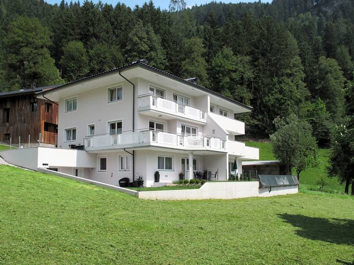 Vakantiehuis voor 10 personen, with Balkon and Terras as well as Tuin in Ramsau im Zillertal