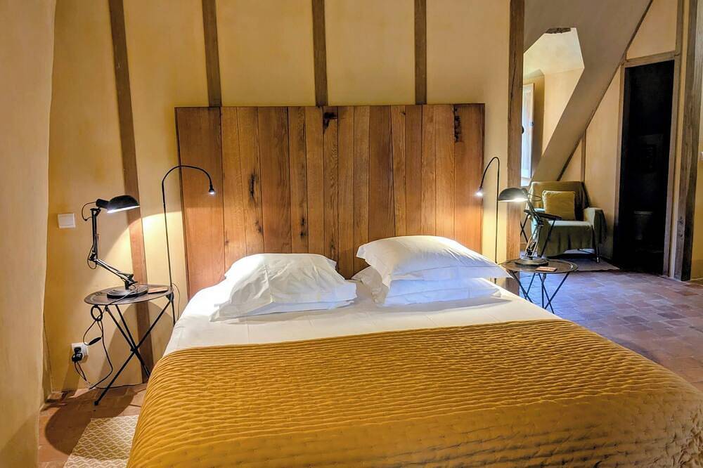 Gîte \"L'Abloux\" du Ris de Feu de 160 ha avec Piscine chauffée, Spa et Sauna in Chalais (Indre), Région de Le Blanc