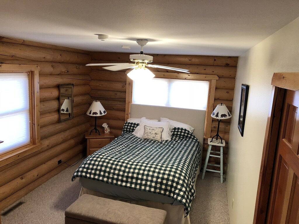 Geräumiges Georgetown Lake Log Home in Anaconda-Deer Lodge County, Discovery Ski Area