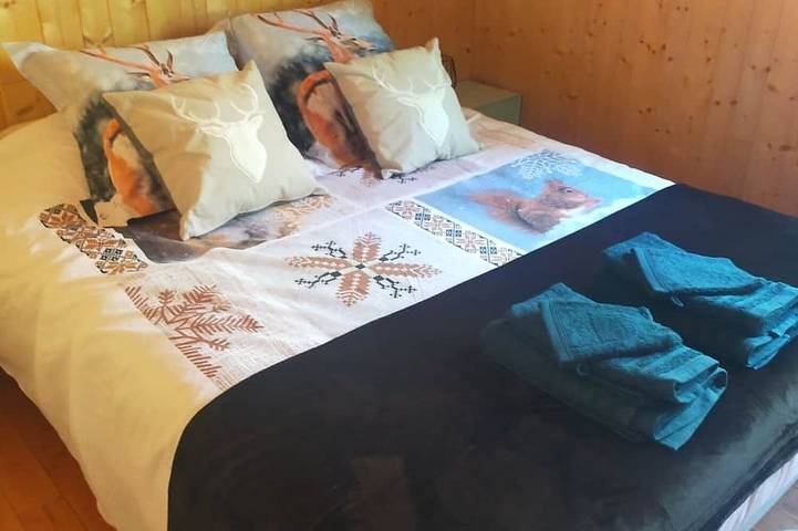 Gîte pour 8 personnes, avec jardin à Saint-Anthème - 4