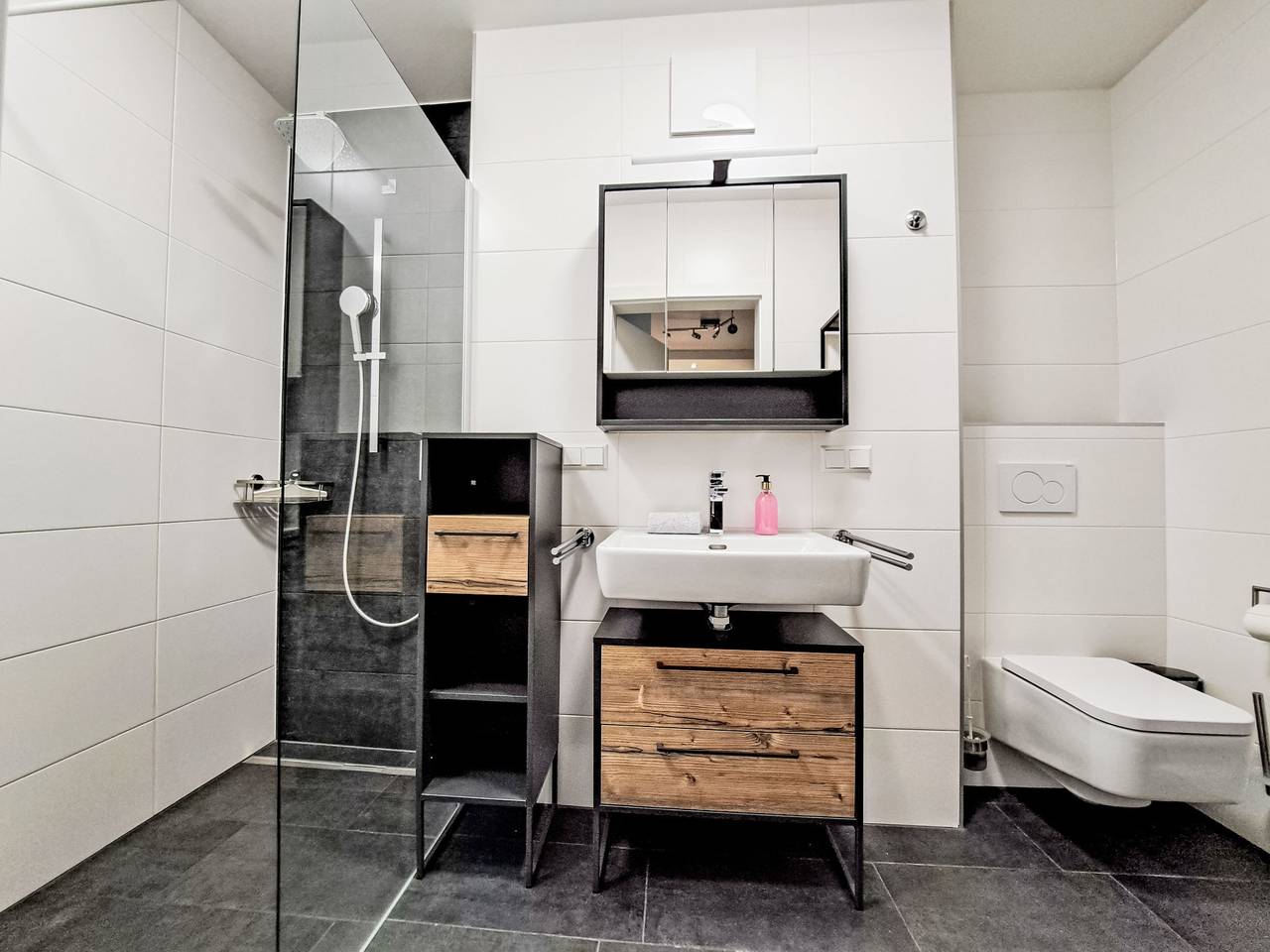 Ganze Wohnung, Berg- und Seeblick alpe maritima -Top 10 in Treffen am Ossiacher See, Gerlitzen