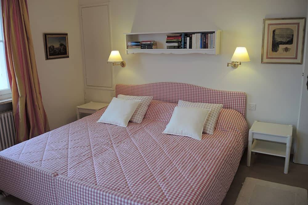 Grosszügiges Ferienhaus mit Pool und 180° Panoramasicht, ideal für Familien in Porta (Brissago), Brissago
