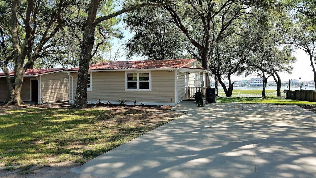 Waterway House 2 Br / 1 Ba Schlafmöglichkeiten für 6 Haustiere Wifi-Bettwäsche neu renoviert in Brunswick County