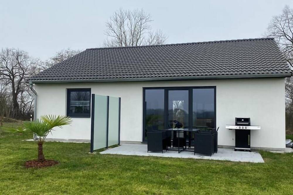 Neu! Modernes Ferienhaus Schwanbeck mit Whirlpool-Option in Dassow, Nordwestmecklenburg (Wismar und Umgebung)