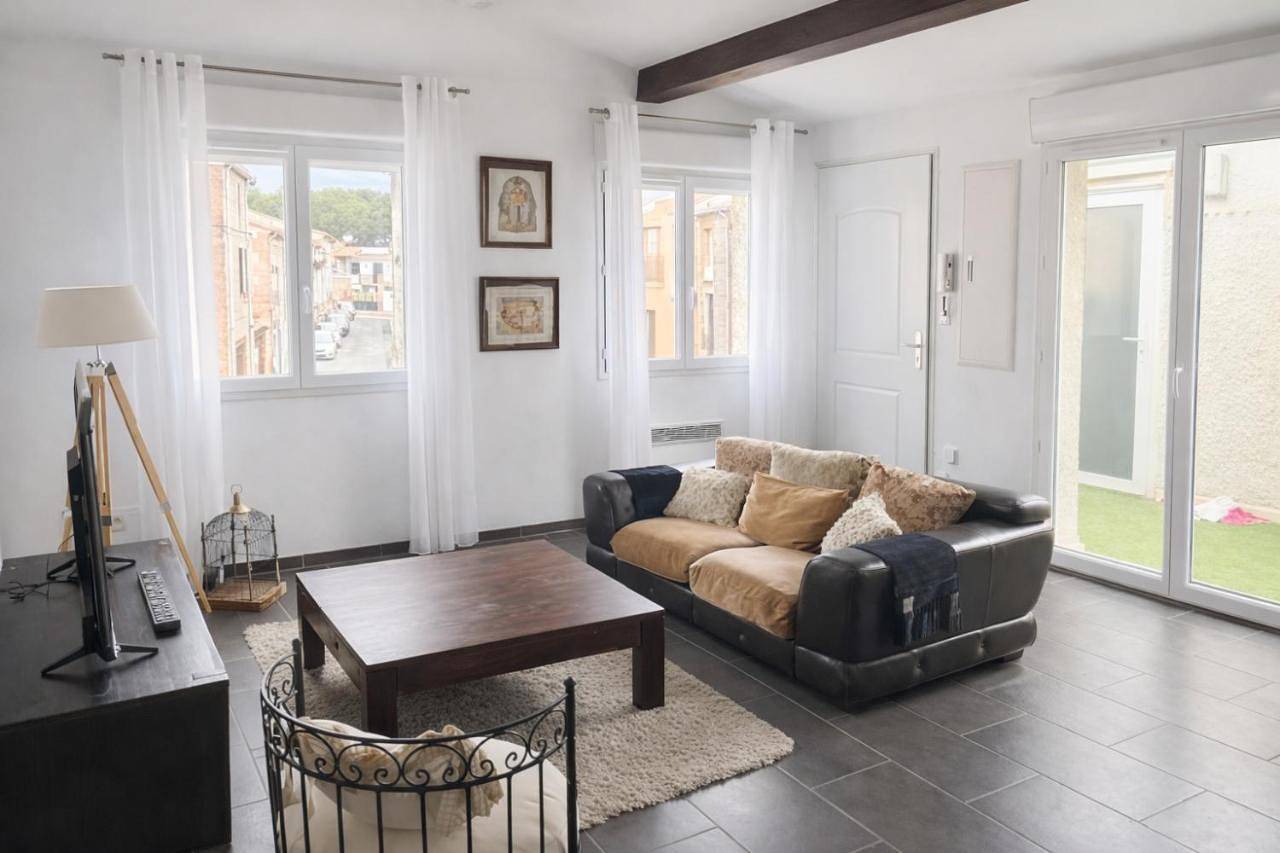 Appartement entier, Nouveau - L'Ensoleillé Terrasse & Atypique - 10 Min Plages - Serenité & Confort - Ideal Famille Parking et Wifi Gratuit - Offre Speciale in Cabestany, Côte d'Améthyste