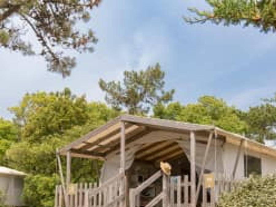 Camping Sandaya Domaine Le Midi - Tente en toile et en bois 4 personnes - Tente Trappeur 4p 2ch ** in Barbâtre, Noirmoutier