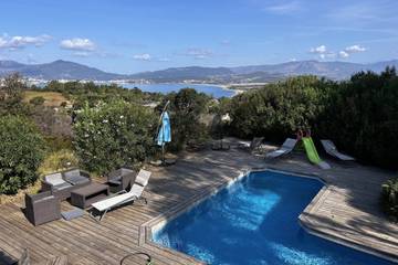 Maison de vacances pour 10 personnes, avec jardin ainsi que piscine et terrasse en Corse