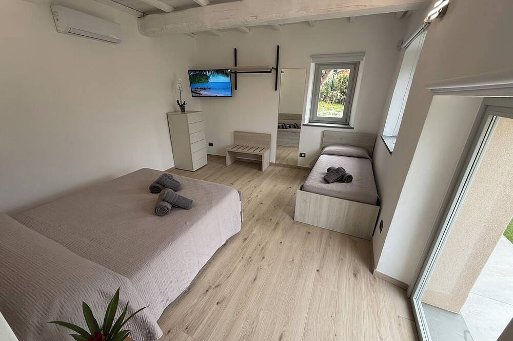 Swimming pool,Sauna,Jacuzzi,Barbecue,A/C,Billiards,Wifi,5minutes from the sea and downtown in Sarzana, Regionaal Natuurpark Montemarcello-Magra-Vara