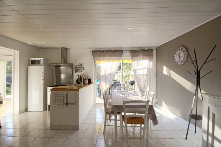 Gîte pour 4 personnes, avec jardin ainsi que piscine et terrasse à Riantec - 3
