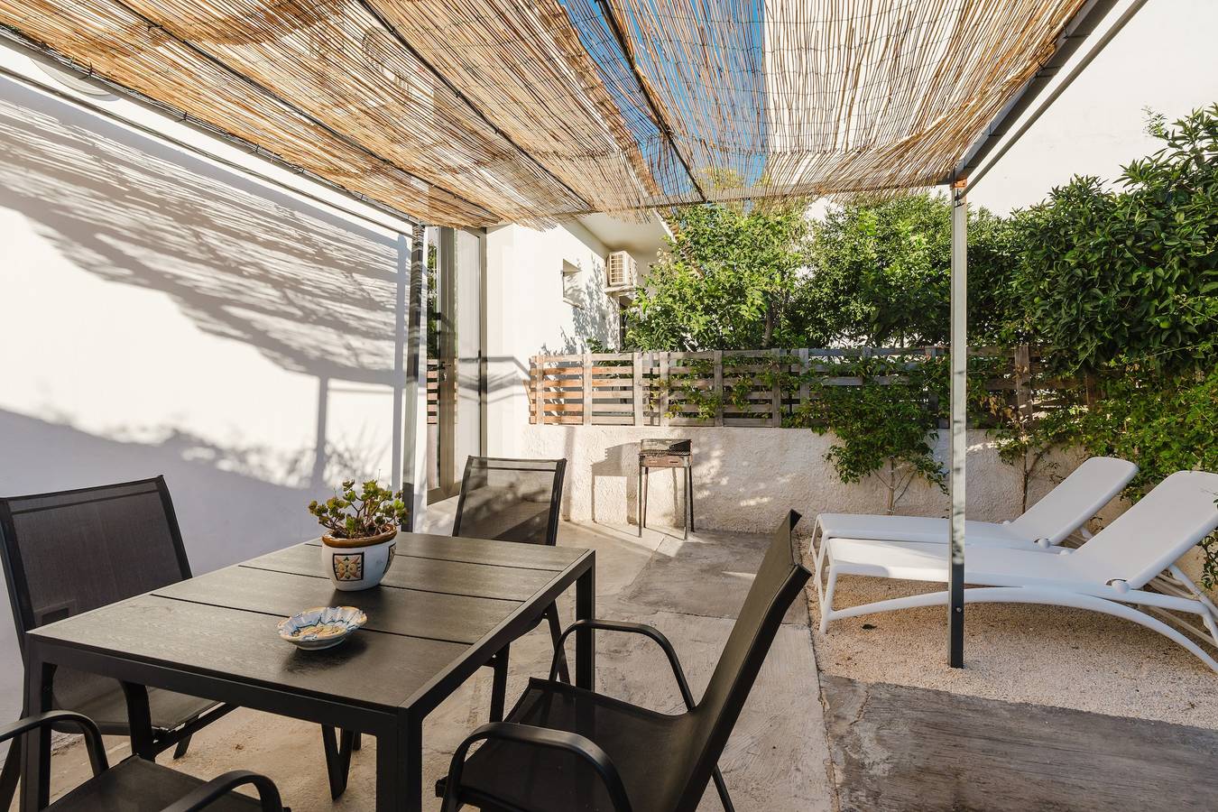 Entire apartment, Apartment 'Vento E Salsedine Grecale' with Private Garden, Wi-Fi and Air Conditioning in Marsala, Trapani Province