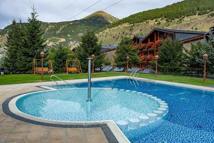 Hôtel pour 2 personnes, avec piscine ainsi que jardin et vue en Andorre - 2