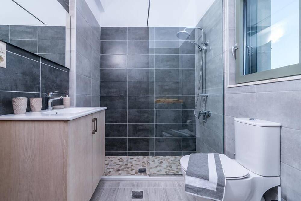 Villa Ovgoro, 3-stöckiges Gebäude mit Pool und Fußbodenheizung. in Kamilari, Iraklio-Heraklion und Umgebung