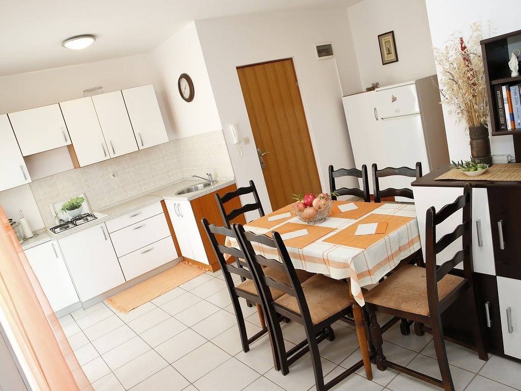 Ganze Wohnung, 2-Zimmer-Ferienwohnung mit Terrasse Srima - Vodice, Vodice A-22383-a in Srima, Šibenik-Knin