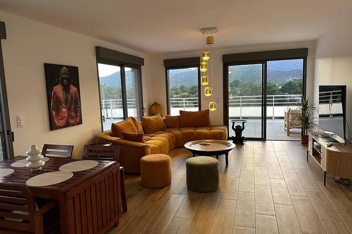 Appartement entier, Rooftop de 4 chambres avec vue à 180° in Sainte-Lucie de Porto-Vecchio, Zonza