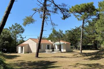 Gîte pour 8 personnes, avec balcon et jardin dans Plage des Huttes