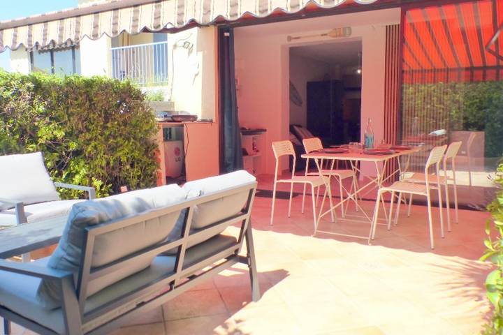 Location de vacances pour 4 personnes, avec Terrasse à Sanary-sur-Mer