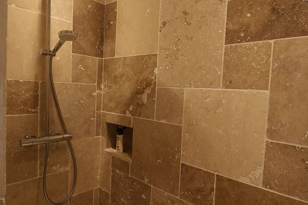 Zimmer \"Madeleine\" mit 2 Einzelbetten und Gästetisch in La Ferté-Saint-Aubin, Sologne