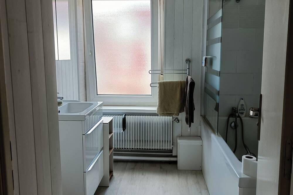 Single or double rooms near city center and liane 1 in Ronchin, Lille en omgeving