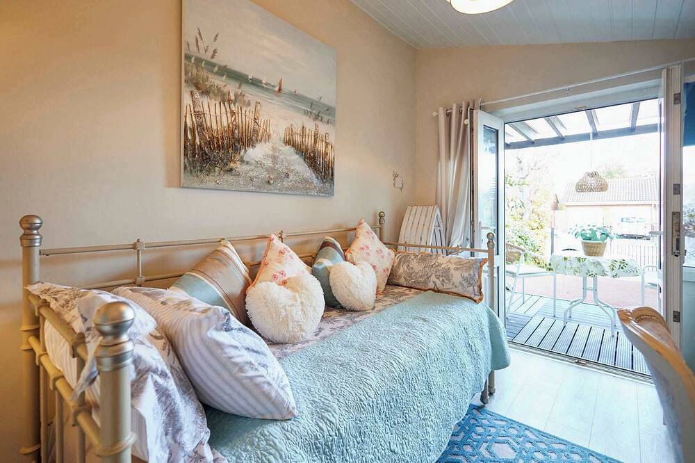 Host & Stay | The Cheeky Squirrel in New Brighton (Merseyside), Merseyside