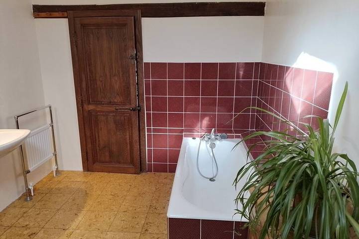 Location de vacances pour 5 personnes, avec piscine et jardin à Gennes-sur-Glaize - 3