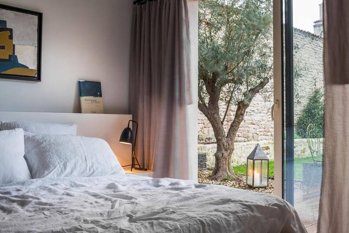 Gîte pour 2 personnes, avec jardin et vue ainsi que terrasse et piscine dans Office De Tourisme De Saint Martin En Re - 3