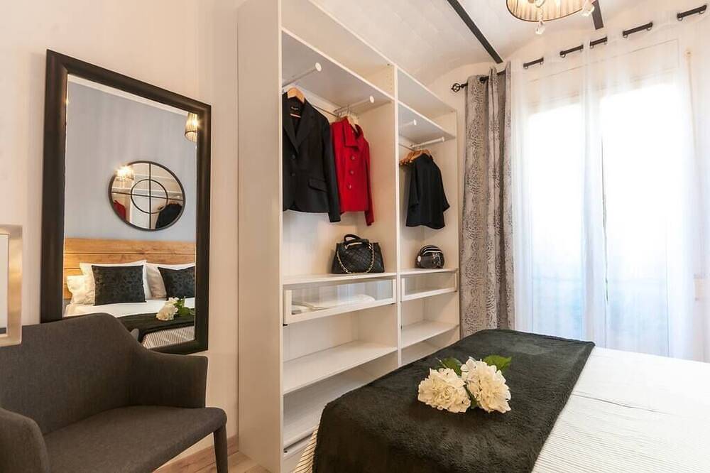 Apartamento entero, Elegante y confortable, este piso de 2 dormitorios está situado en el corazón de la ciudad in Centro Barcelona, Barcelona