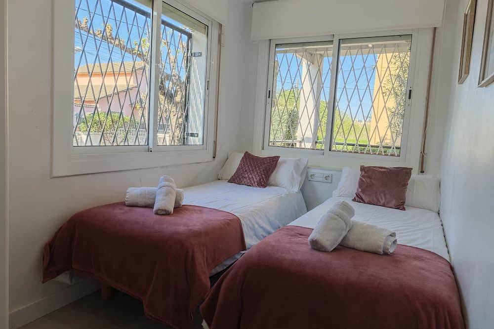 Entire apartment, Apartment 2 rooms and magnificent terrace in Castelldefels, Baix Llobregat