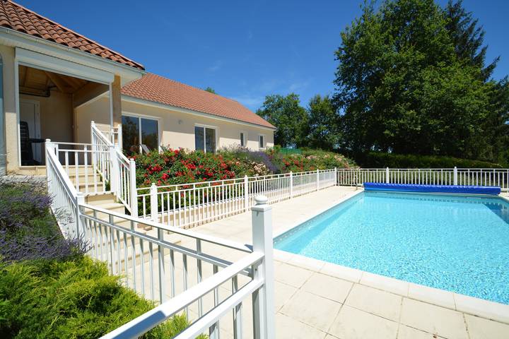 Gîte pour 6 personnes, avec piscine