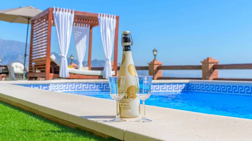 Finca für 4 Personen, mit Balkon/Terrasse und Pool in Torrox