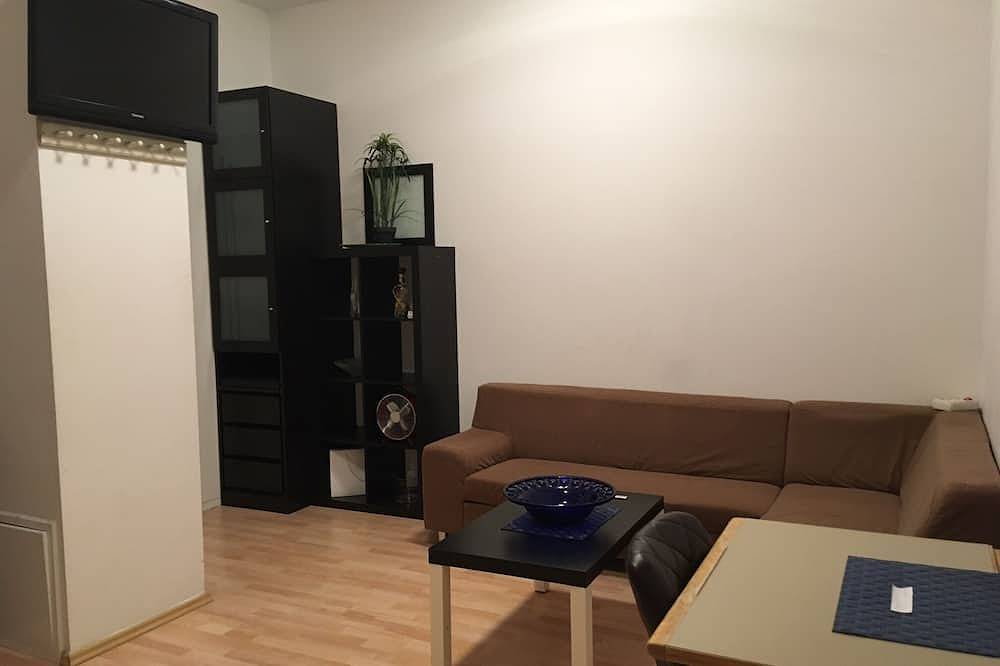 Ganze Wohnung, Central Flat With Kitchen (13 Min. To City Center) in Berlin Rummelsburg, Berlin