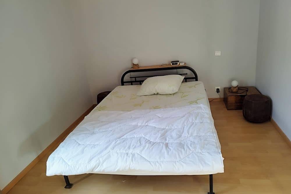 Apartamento entero, 85m2 apartment in 18th century house in the heart of the village. in Livinhac-le-Haut, Macizo Central
