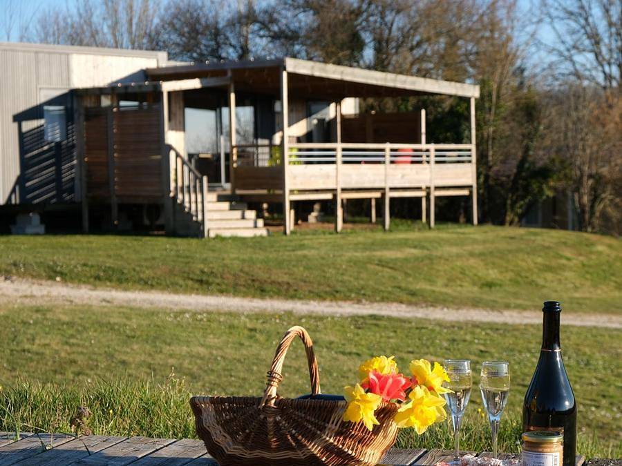 Camping Domaine La Faurie - Mobilheim 6 personen - Exklusives Mobilheim - 3 Schlafzimmer - Jacuzzi & Talblick in Séniergues, Regionaler Naturpark Causses du Quercy