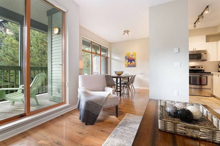 Villa pour 7 personnes, avec jacuzzi ainsi que piscine et balcon dans Canada