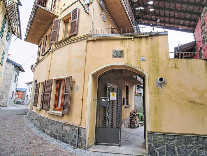 Gîte pour 4 personnes, avec balcon à Brovello-Carpugnino - 3