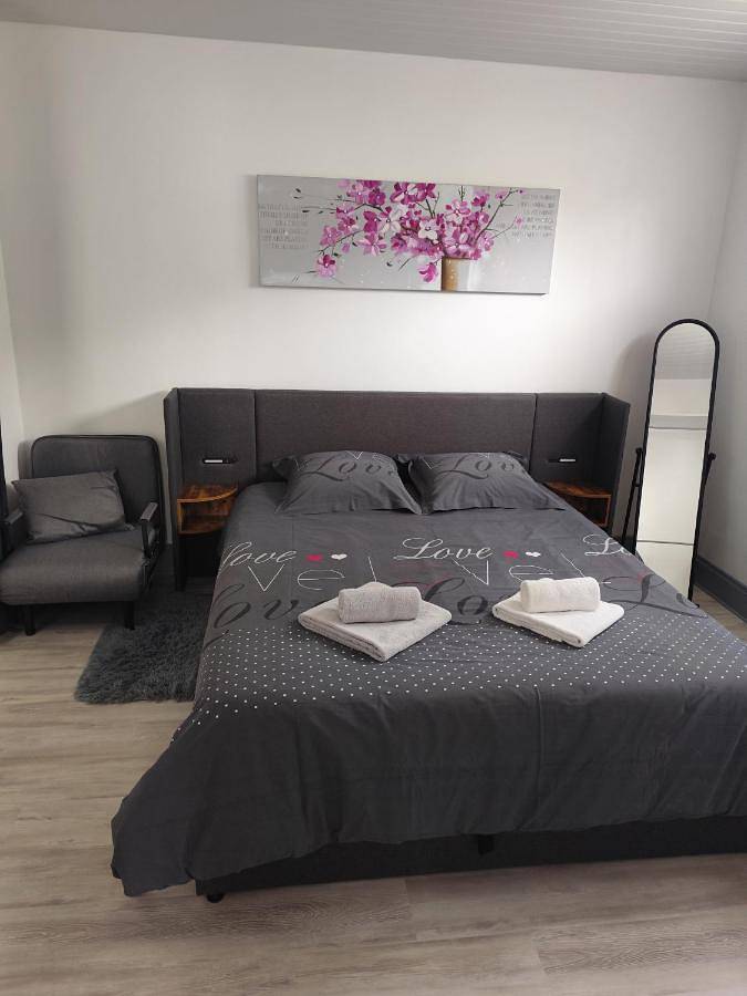 Appartement entier, Maison avec cours privé Chez Steph et Angie in Londinières, Région de Dieppe