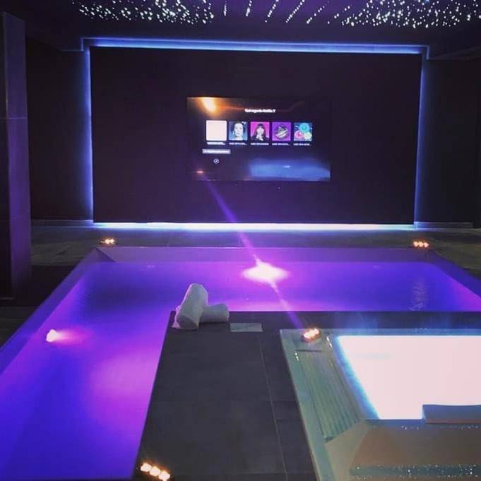 Hôtel pour 2 personnes, avec Jacuzzi ainsi que Piscine et Sauna
