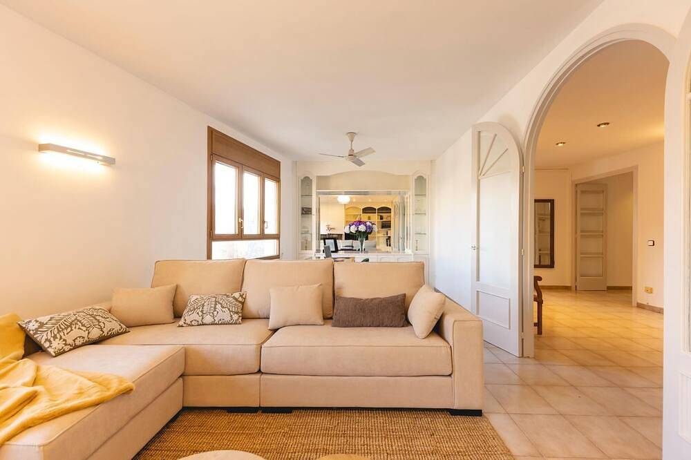 Apartamento entero, Bravissimo El Lleó, piso vacacional, 4 dormitorios in Gerona, Gironés