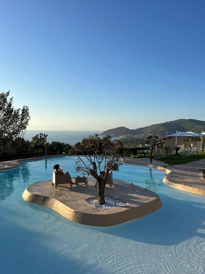 B&b per 4 persone, con sauna e piscina nonché panorama e giardino in Castellabate