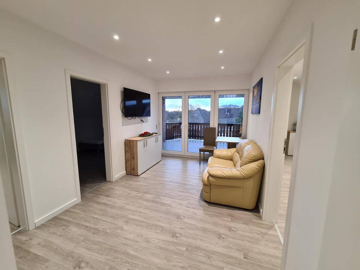 Ganze Wohnung, Ferienwohnung mit Jacuzzi Nähe Flughafen Köln Bonn in Troisdorf, Rhein-Sieg-Kreis