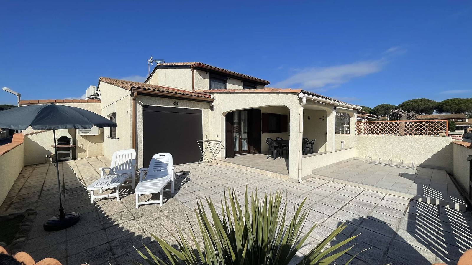 Apartamento vacacional entero, Nice corner villa located in Les Tamaris with Airco, 2 bedrooms, 4 people,Wifi, 500m from the beach of Portiragnes plage in Portiragnes Plage, Portiragnes