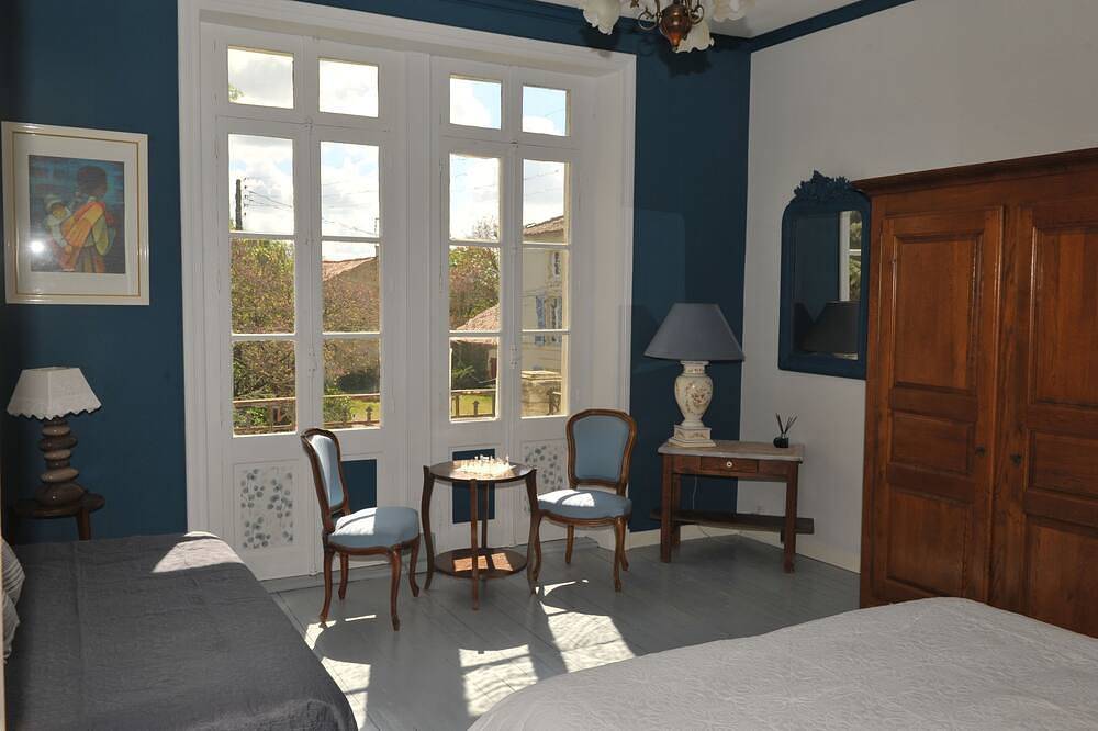 Chambre Iris - 2/3 Personnes in Bazoges-en-Pareds, Fontenay-le-Comte