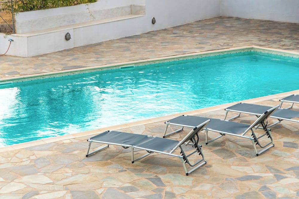 Peaceful Villa with pool & panoramic views, near Loutraki in Loutraki-Perachora, Korinthia