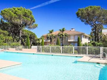 Gîte pour 2 personnes, avec bassin pour enfant et terrasse à Saint-Raphaël