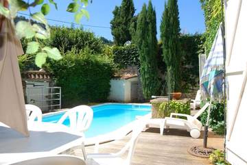 Gîte pour 4 personnes, avec piscine et terrasse à Cajarc